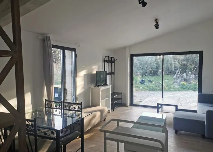 Maison Independante Avec Piscine, 10min Avignon *