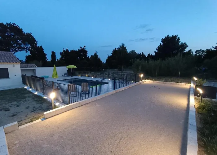 Maison Independante Avec Piscine, 10min Avignon Casa de Férias Pujaut